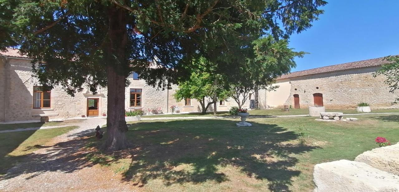 Guillac  Domaine De Gaia, Piscine, Petanque, Ping Pong, Proche Saint-Emilion Bed & Breakfast エクステリア 写真
