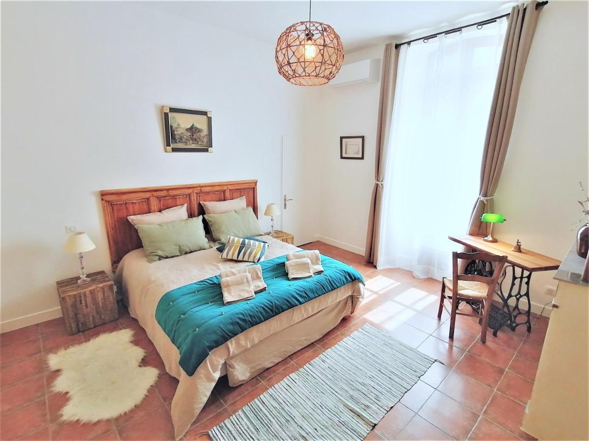 Guillac  Domaine De Gaia, Piscine, Petanque, Ping Pong, Proche Saint-Emilion Bed & Breakfast エクステリア 写真